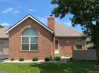 604 Perry Creek Dr, Grand Blanc, MI 48439