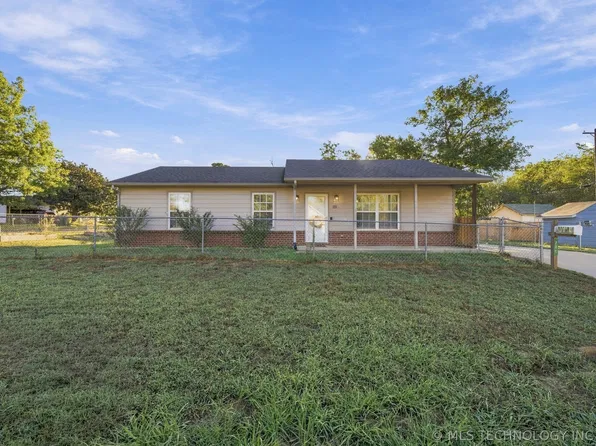 221 N Hickory St, Bristow, OK 74010