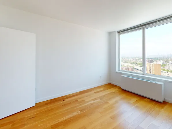 61-55 Junction Boulevard image 4 of 16