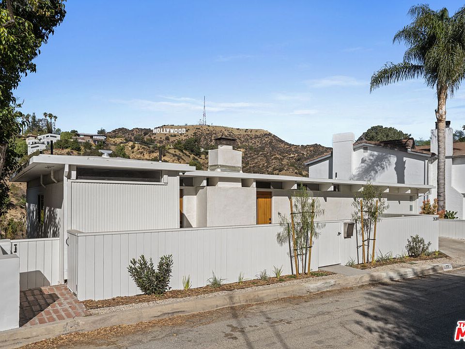 1st image of 3081 Hollyridge Dr