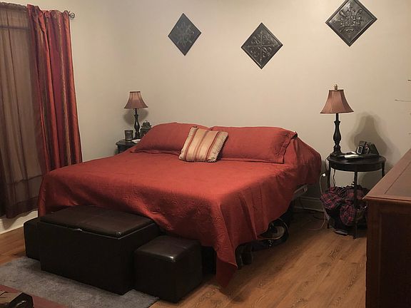 4th image of 145 Evangeline Heights St