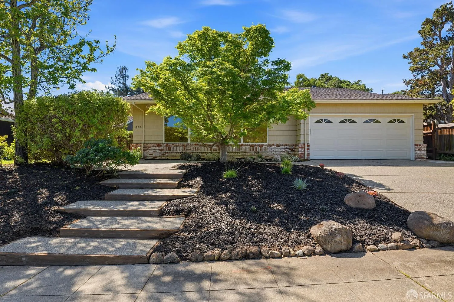 1322 Ashwood Ct photo 1
