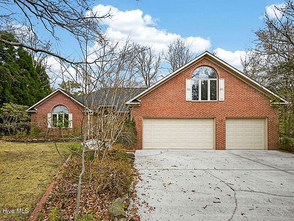 3rd image of 236 Ravenswood Road