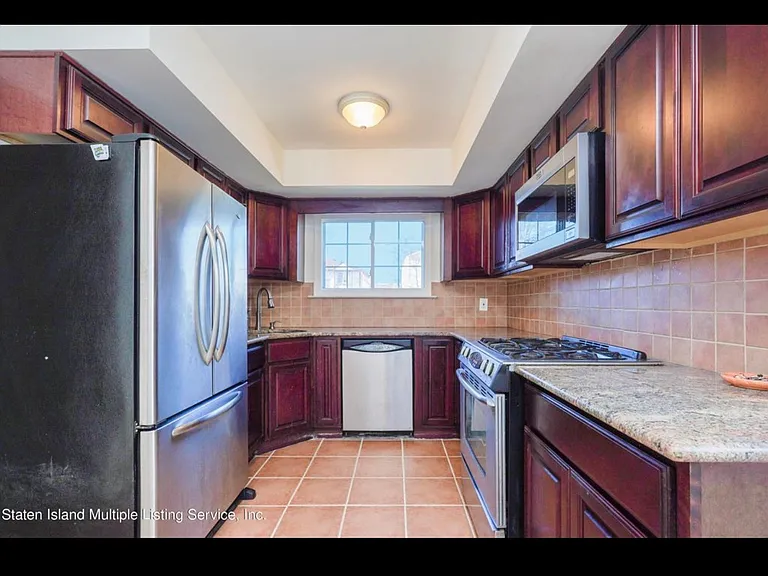 356 Gurley Ave — Photo 2