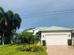92 Island Cir, Sarasota, FL 34242