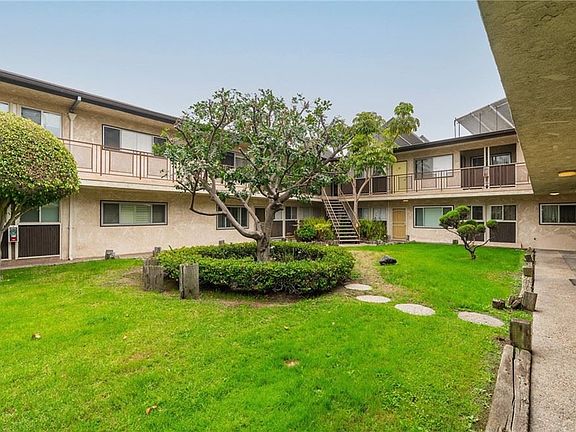 3rd image of 7000 S La Cienega Blvd APT 11