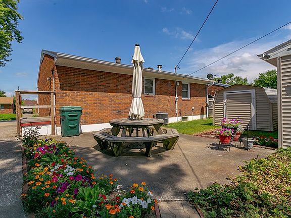 3rd image of 2904 Strawbridge Pl