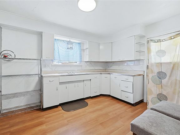 5th image of 612 Wilson Ave