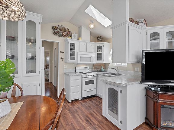 5th image of 2990 E Riverside Dr Unit 4