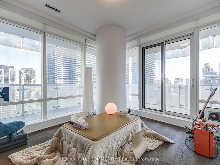 1 Bloor St E #2504 — Photo 9