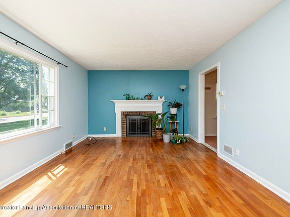 4th image of 537 Gunson St