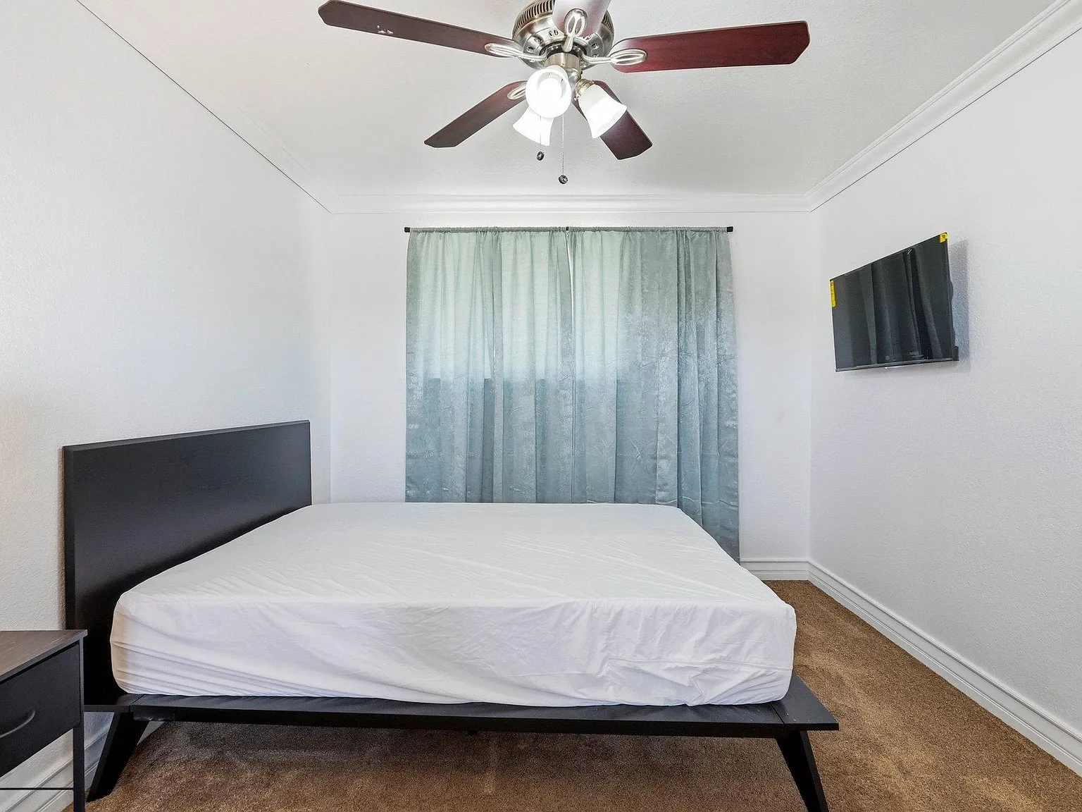 4 bed, 3.0 bath, 2003 sqft, $1,412 — Photo 4