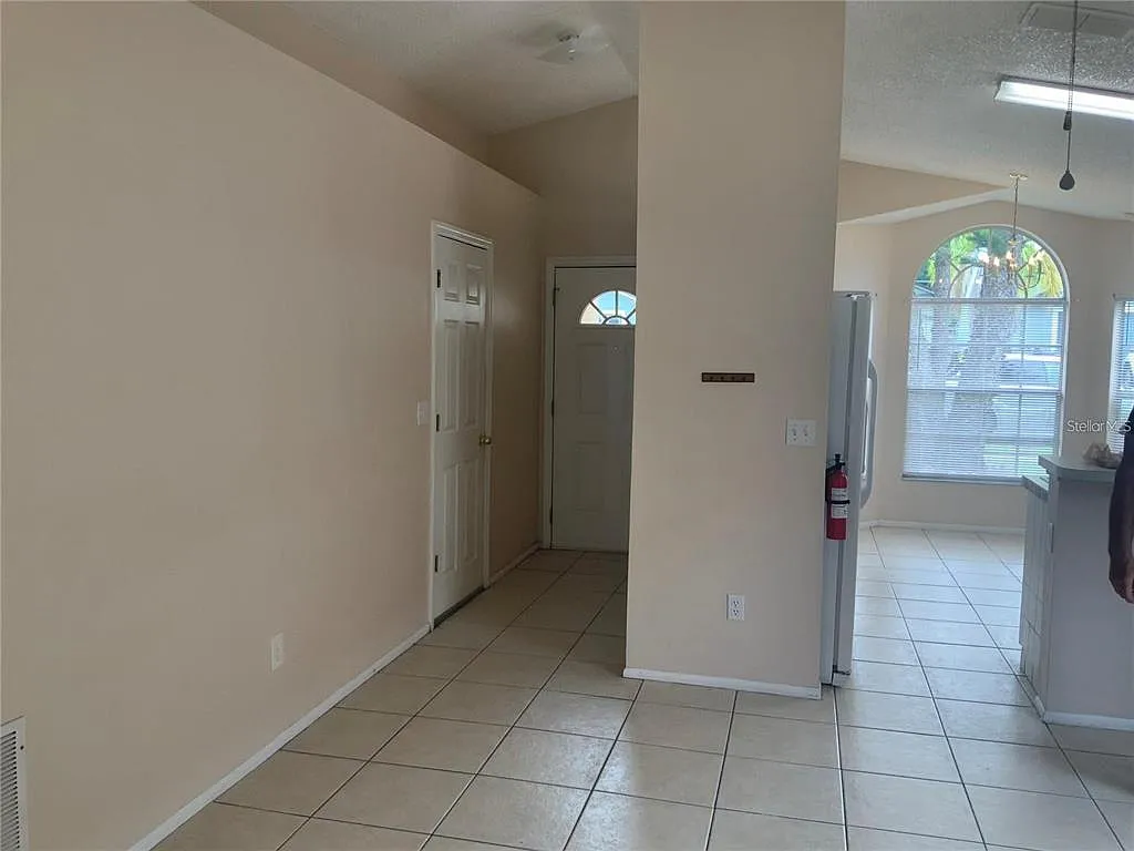 Building Photo - 1705 Chatham Cir