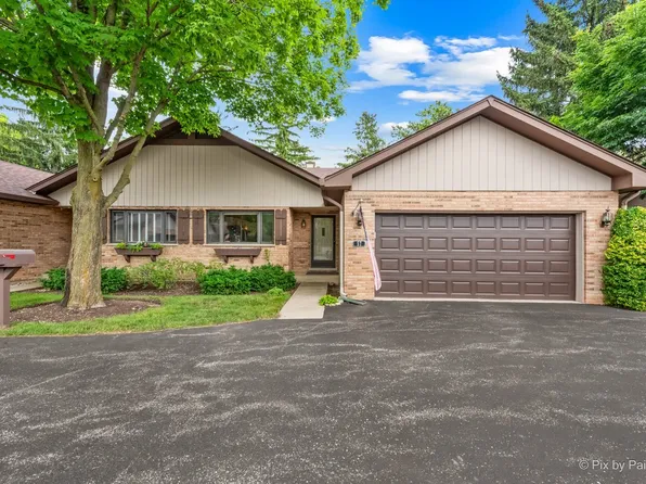 57 Castle Rock Ln, Bloomingdale, IL 60108