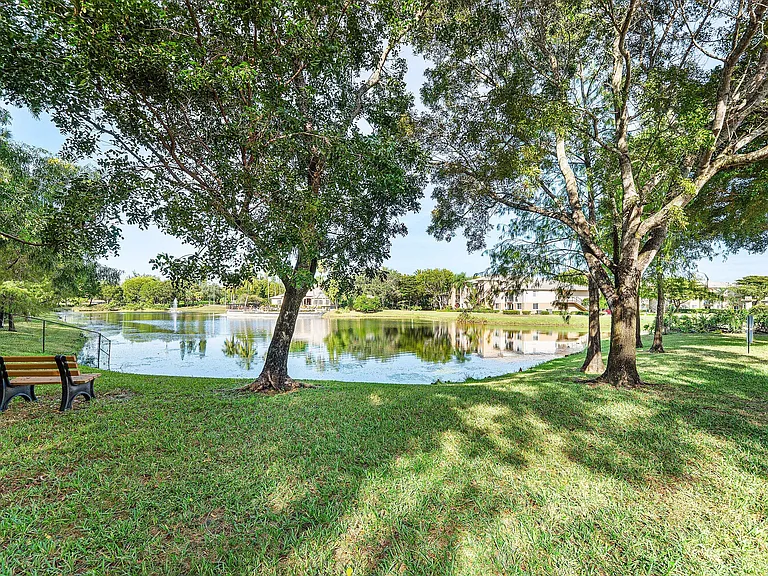 1000 Crestwood Ct S #1015 — Photo 19