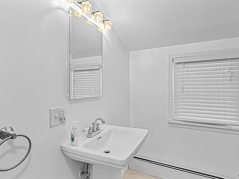11 Winmar Cres — Photo 30