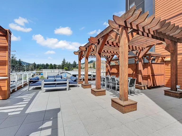 1060 Goldstream Ave — Photo 26