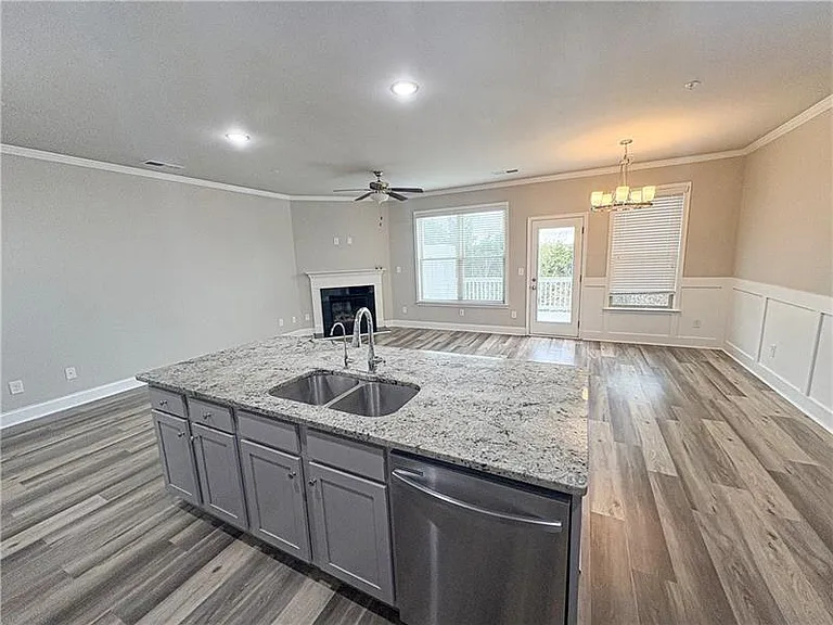 339 Cherryhill Ln #R — Photo 5