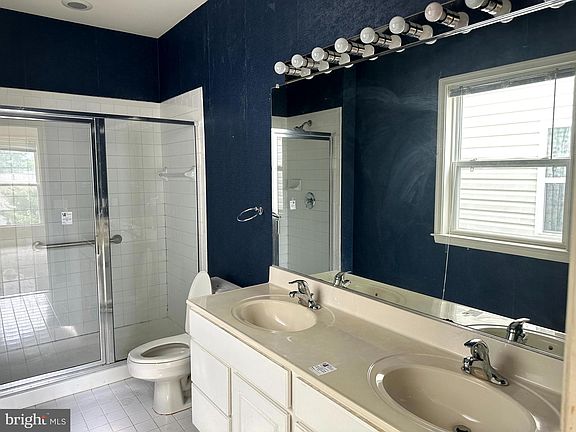 5th image of 11 Ashland Cir