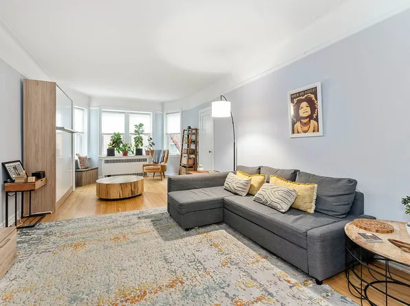 85-10 34th Ave #515, Jackson Heights, NY 11372