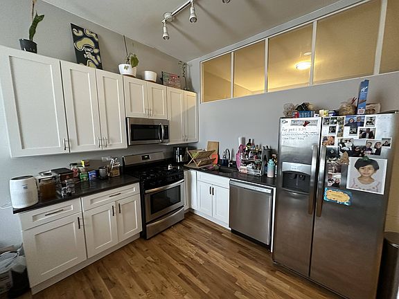 2nd image of 1433 N Milwaukee Ave Unit 401