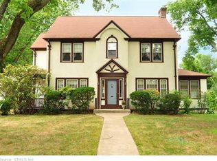 243 N Quaker Ln, West Hartford, CT 06119