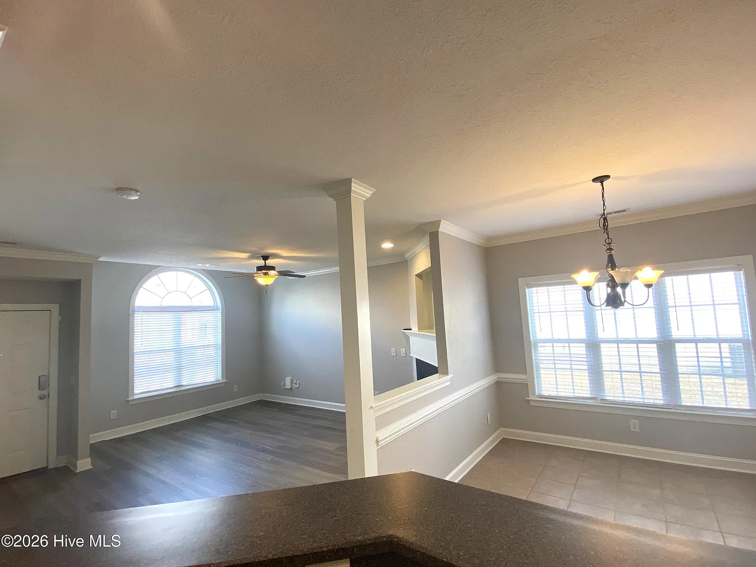 3 bed, 2.0 bath, 1357 sqft, $1,685 — Photo 2