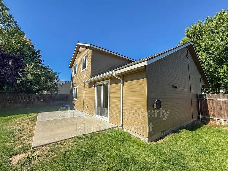 3420 N Oakstone Ave — Photo 8