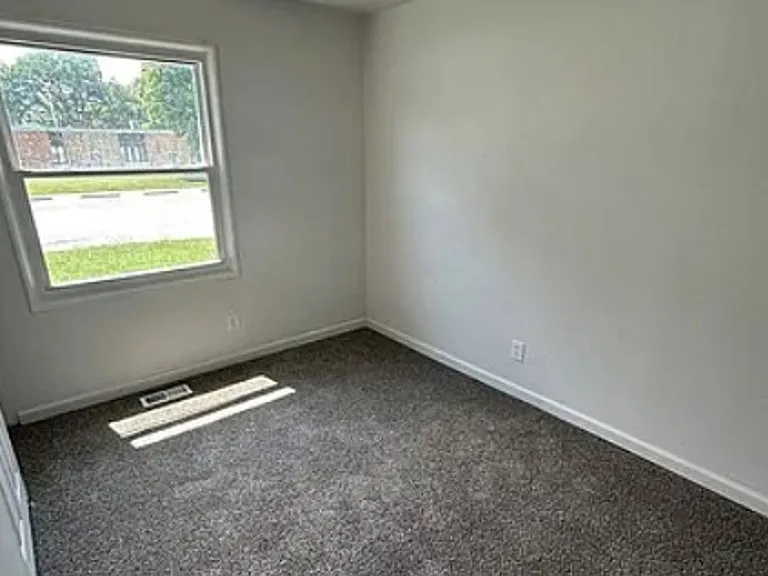 1515 Andrews Dr — Photo 7