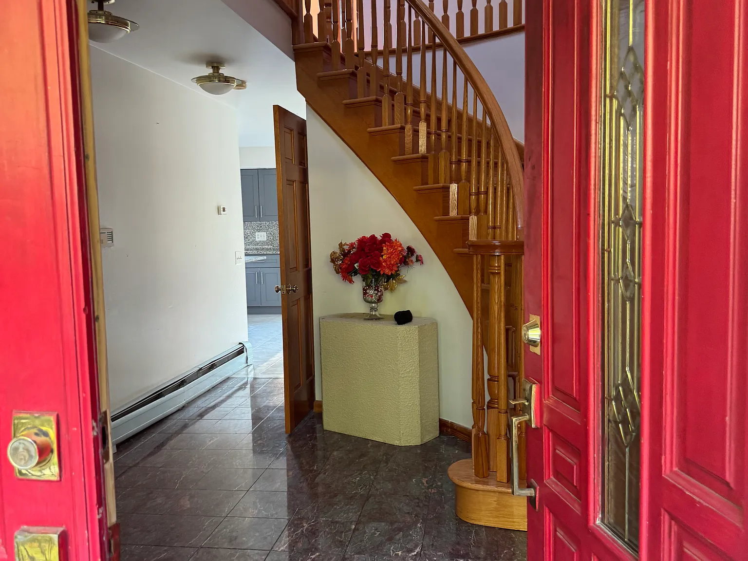 5 bed, 3516 sqft, $9,000 — Photo 2