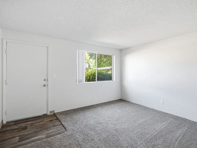 Rolling Hills Townhouses — Photo 10