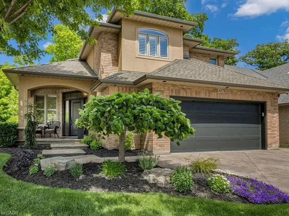 4176 Bianca Forest Dr, Burlington, ON L7M 4L4