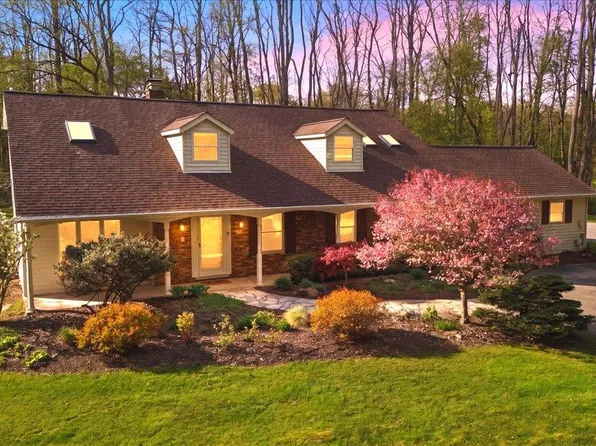 8765 Clement Rd, Clarkston, MI 48346