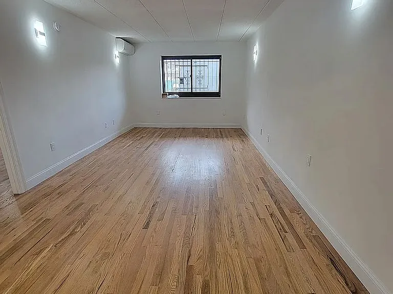 14351 Roosevelt Ave #12E — Photo 5