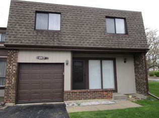 443 Maple Dr, Wheeling, IL 60090