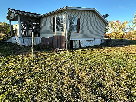3rd image of 1624 Vanderhoof Rd