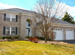 4 Ash Ct, Bolingbrook, IL 60490