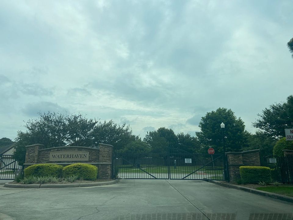 2nd image of 8634 Lighthouse Lake Ln