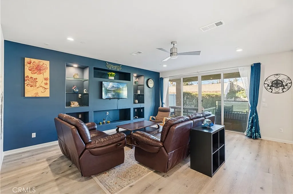 7 bed, 5.0 bath, 4100 sqft, $4,990 — Photo 4