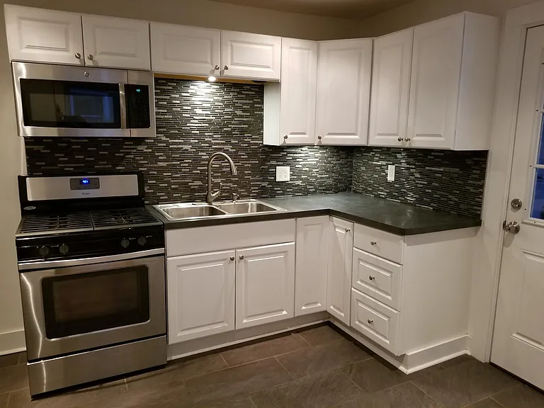455 W High St — Photo 4