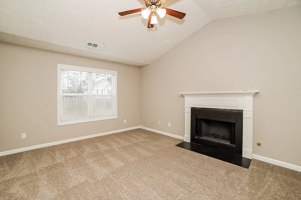 3 bed, 3.0 bath, 1628 sqft, $2,235 — Photo 4
