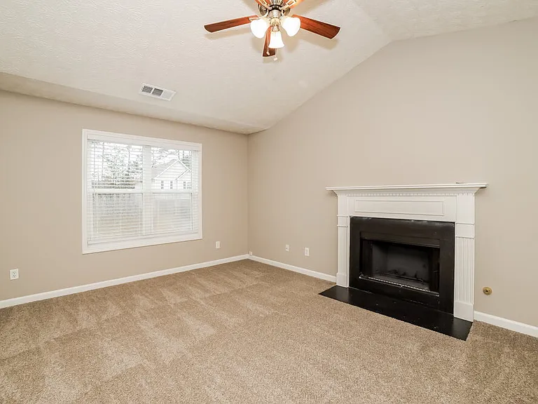 1118 Marina Ln — Photo 4