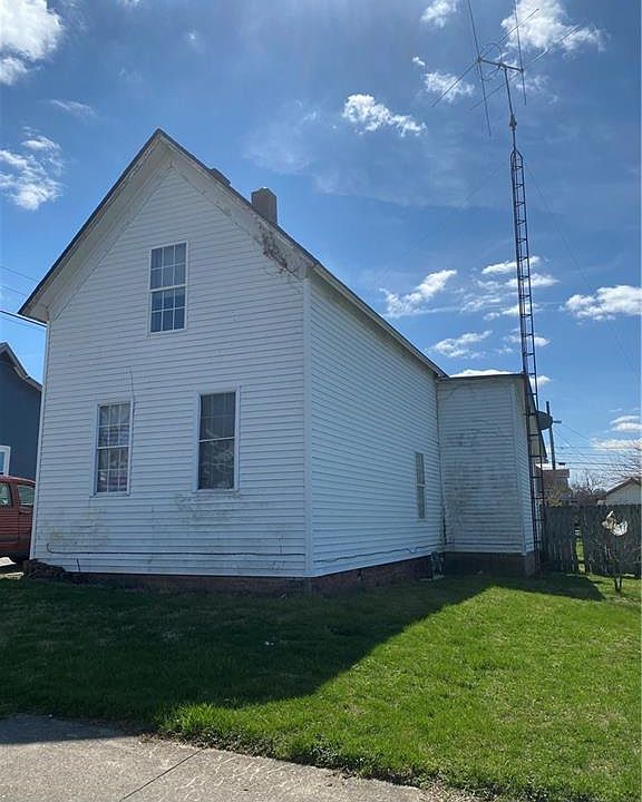 2nd image of 809 Spring St