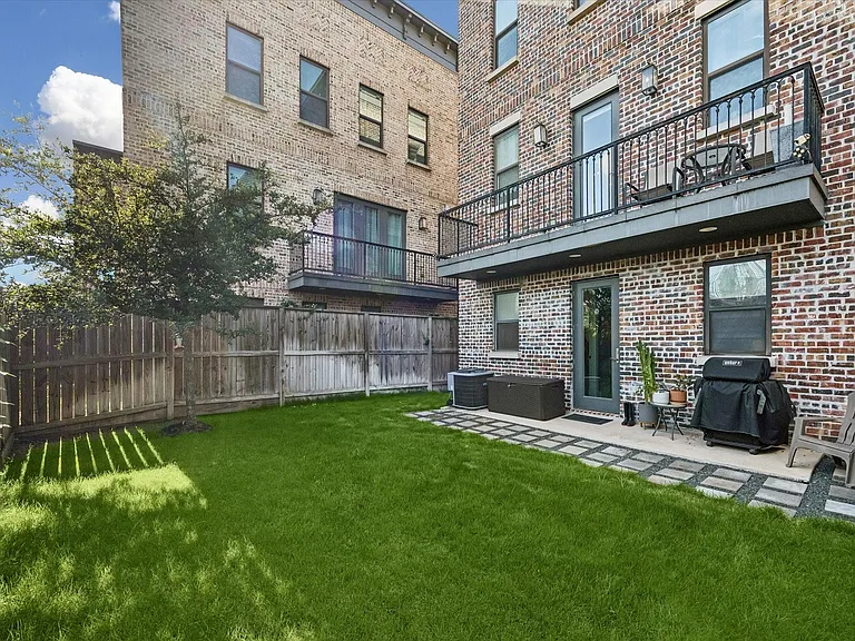 2913 Hicks St — Photo 4