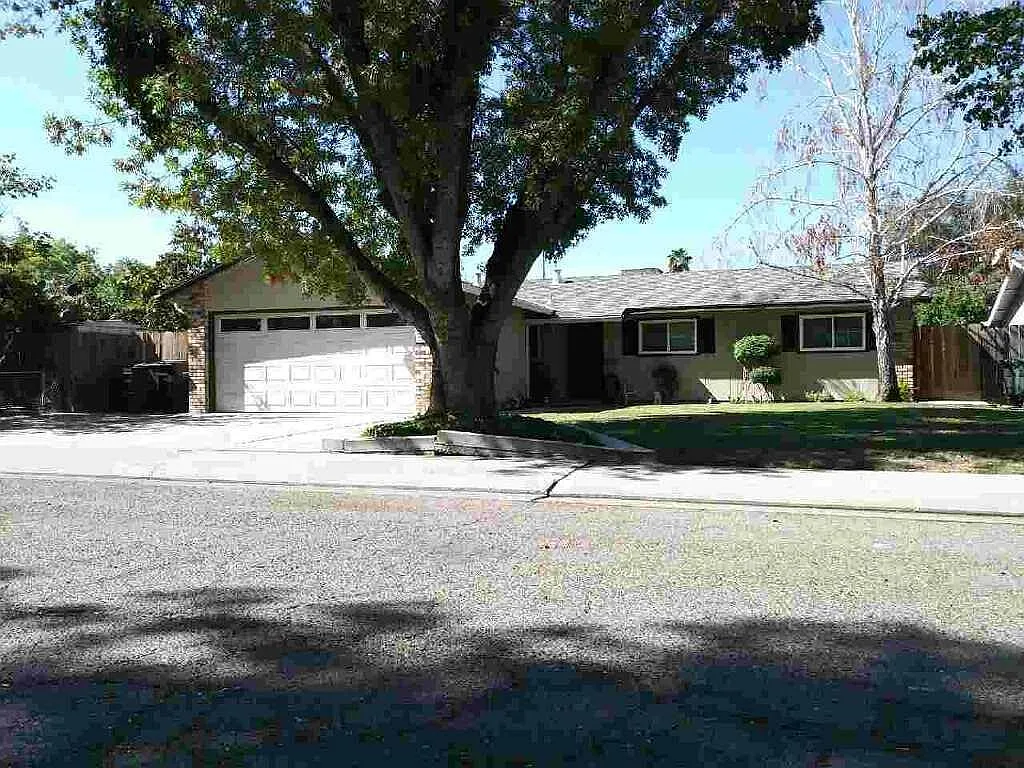 2017 Enfield Way photo 1