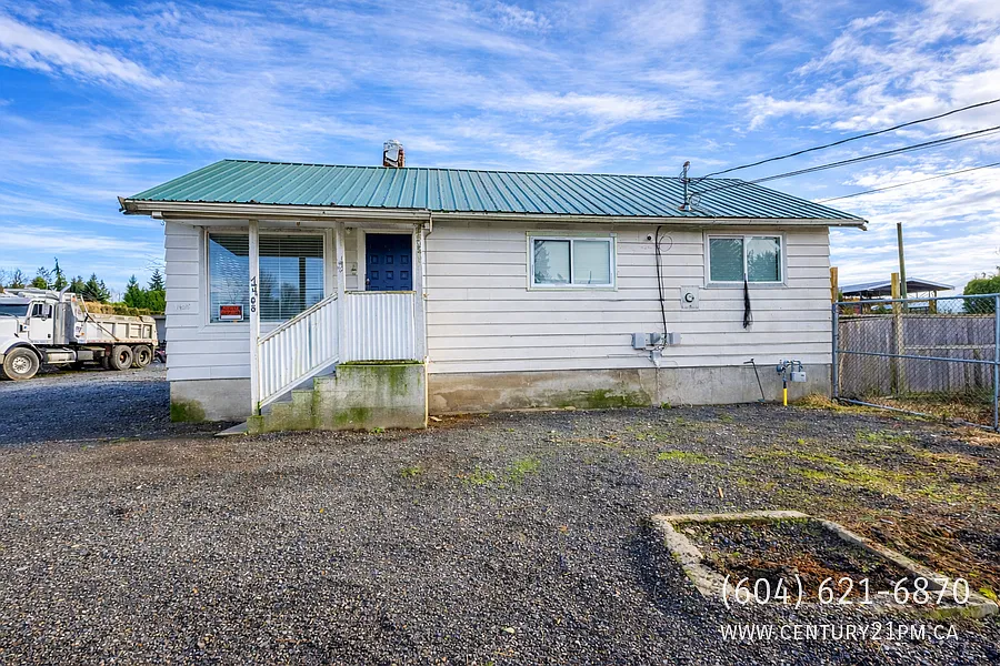 3 bed, 1.0 bath, 1581 sqft, $2,100 — Photo 2