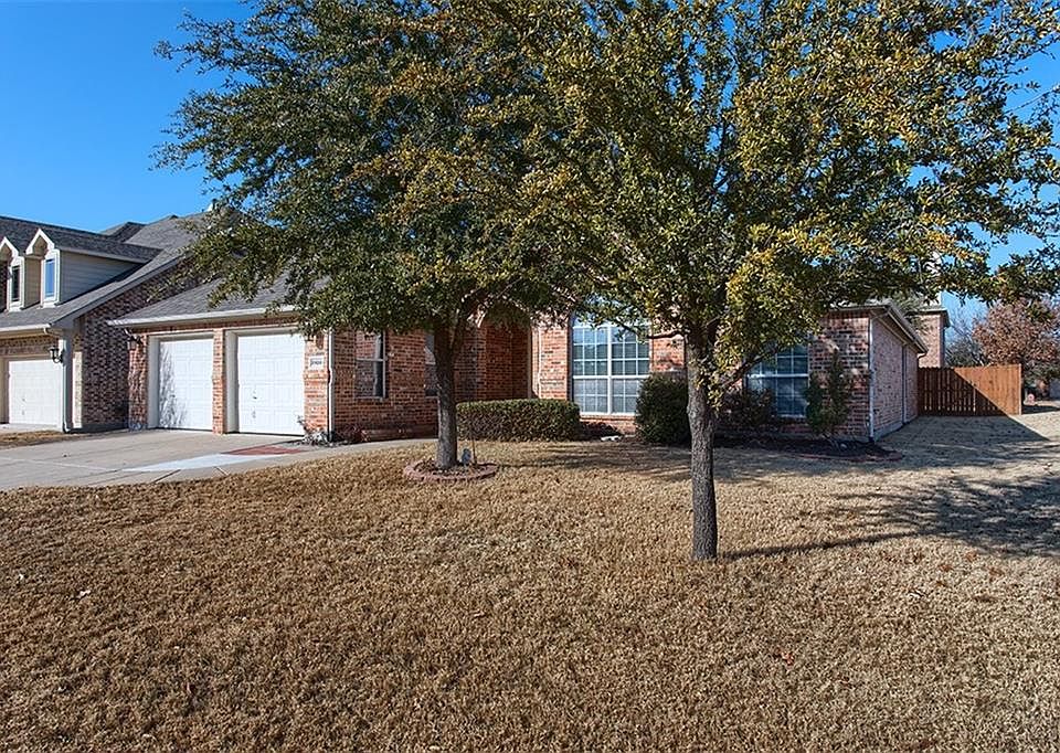 1st image of 2424 Forest Gate Dr