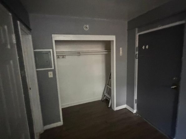 79 Hopkins Pl APT C1