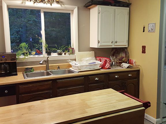 window faces lg deck n creek