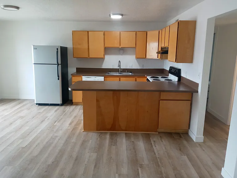 109 Lilac Way #D — Photo 1